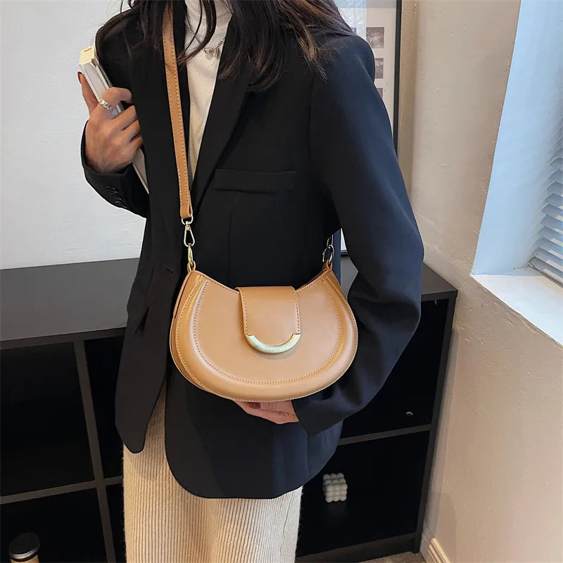 Arrase com Elegância: Bolsa de Ombro Luxuosa em PU Leather - Última Tendência de 2024! Adquira Agora e Eleve seu Estilo!